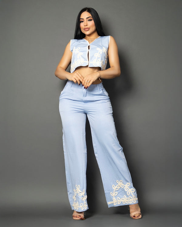 Conjunto Celeste Bordado – Chaleco Cropped & Pantalón Palazzo